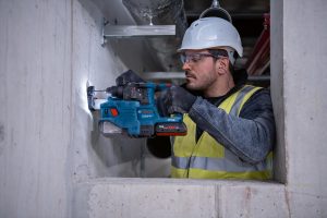 Bosch Professional 18V System Cordless Hammer Drill GBH 18V-22 (SDS plus, incl. 2x 4.0Ah Battery, GAL 18V-40 Fast Charger, L-BOXX)