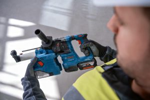 Bosch Professional 18V System Cordless Hammer Drill GBH 18V-22 (SDS plus, incl. 2x 4.0Ah Battery, GAL 18V-40 Fast Charger, L-BOXX)