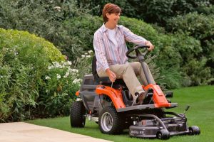 Husqvarna Rider R 112C5 Front Mower with 85 cm Cutting Deck